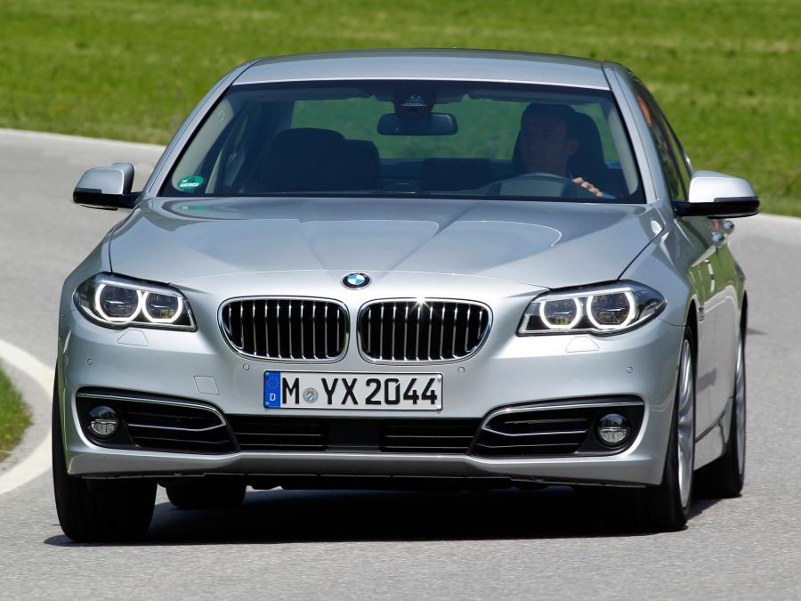 BMW 530d Sedan Luxury Line 2013 года  (фото 10 из 16)